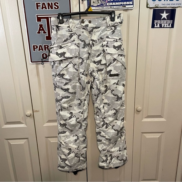 Empyre 10,000 MM Men’s Camouflage Snowboard Pants - Picture 3 of 7